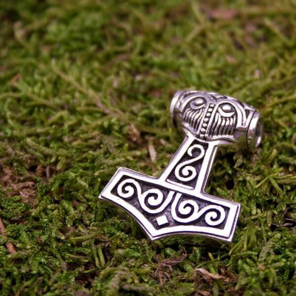 Thorshammer-Anhänger aus Silber und Bronze