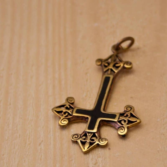 Umgekehrtes Kreuz Bronze