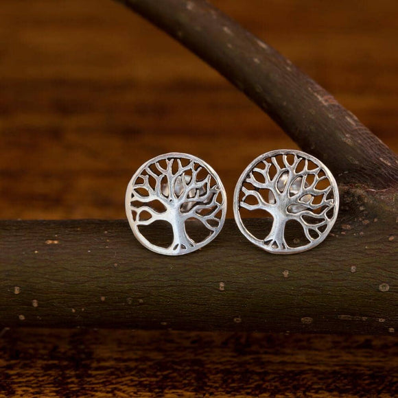 Livets Træ ørestikker lavet af ægte sølv! - Disse øreringe er flotte til både folk der elsker vikingetiden, middelaldersmykker og vikingesmykker! - Yggdrasil er et kendt og unikt symbol på det evige liv!